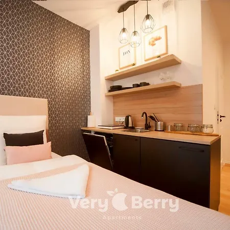 Very Berry - Glogowska 35a - Mtp - Self Check In 24h *